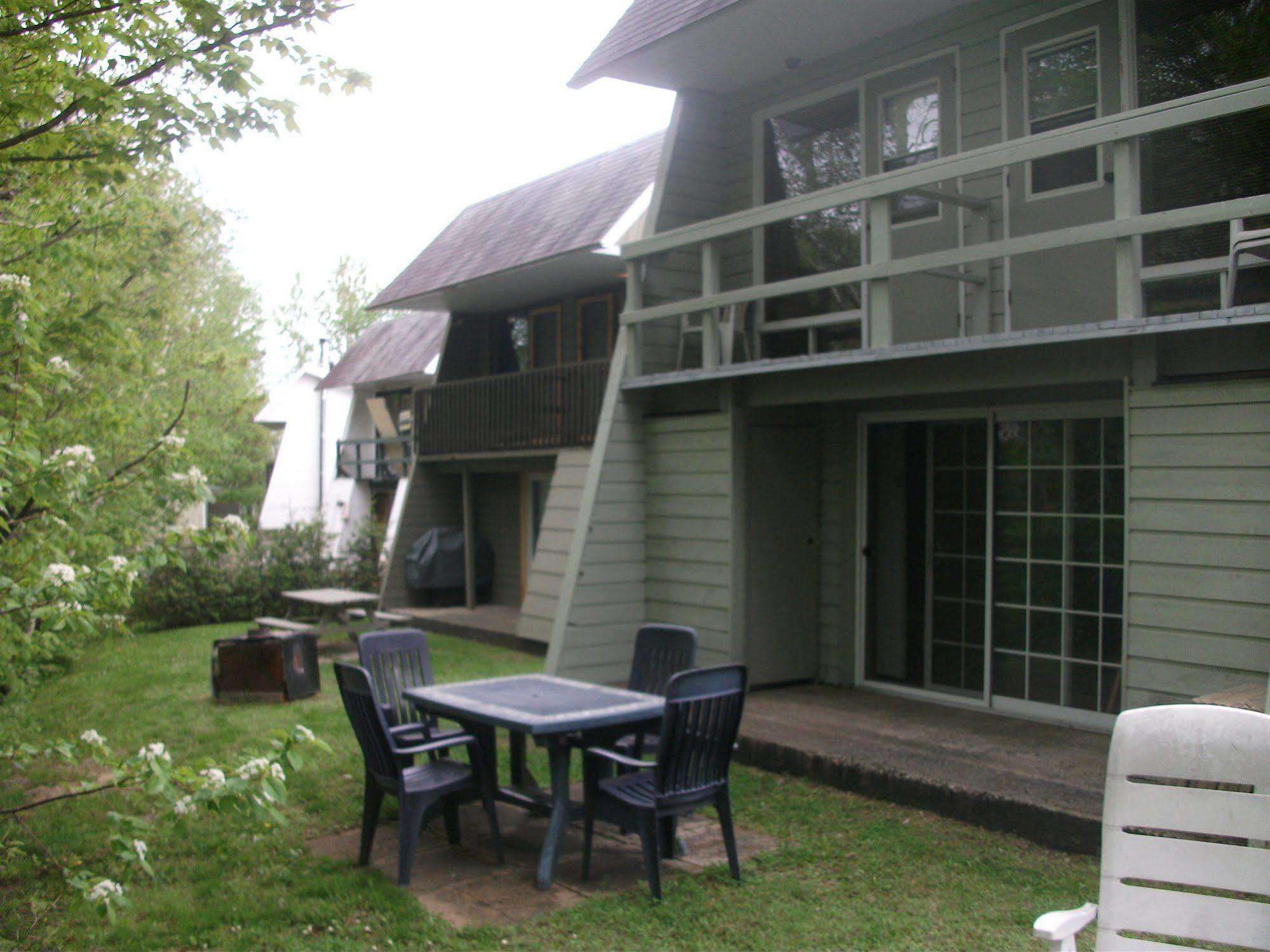 Les Chalets Bo-So-Met Villa Beaupré Exteriör bild